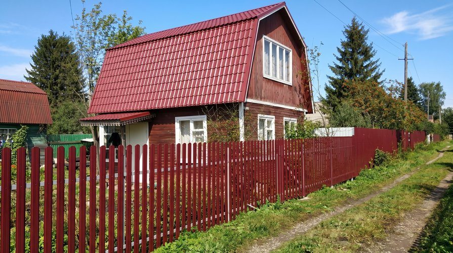 Штакетник Экстра 3005 на частном доме